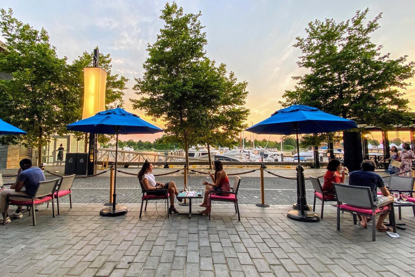 @thewharfdc - Restaurante en el patio de The Wharf DC