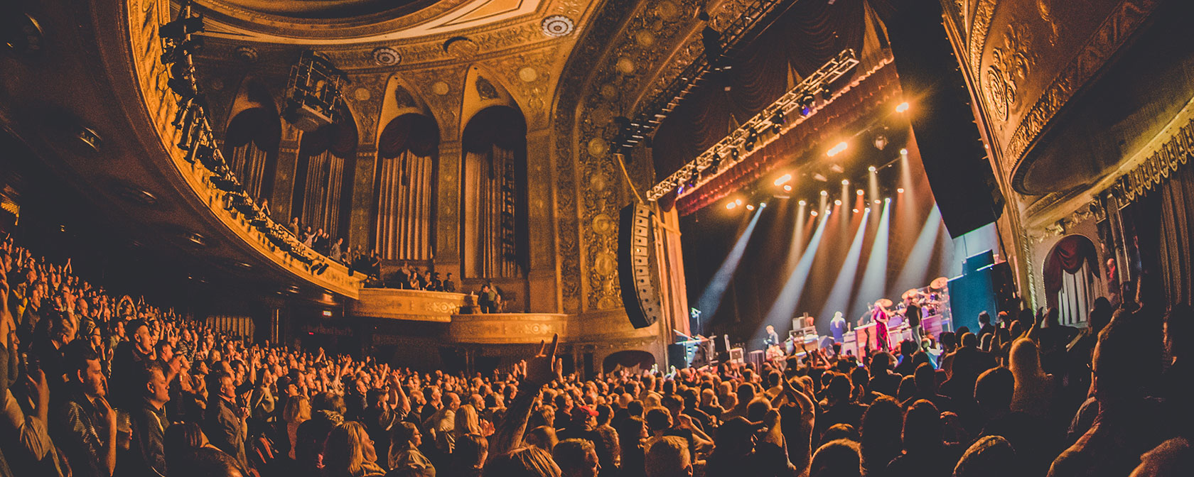 Folla al Warner Theatre