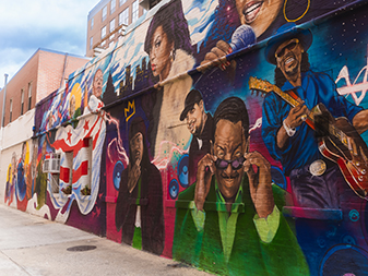 Mural do Ben's Chili Bowl