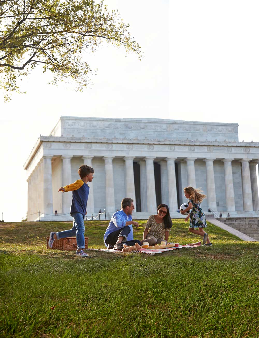 Familienpicknick in der National Mall am Lincoln Memorial