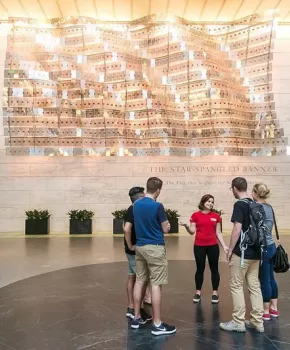 @washingtondcua - Tour guide with group in Smithsonian National Museum of American History - Free museum in Washington, DC