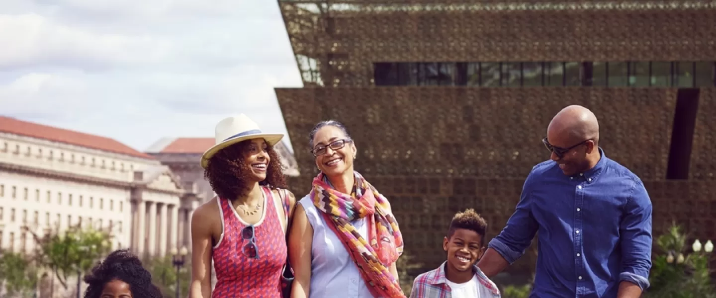 Family on the mall 