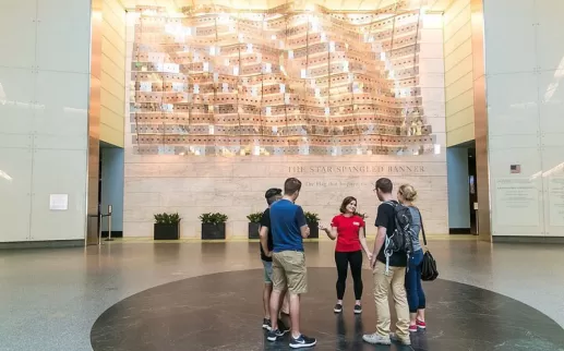 @washingtondcua - Tour guide with group in Smithsonian National Museum of American History - Free museum in Washington, DC
